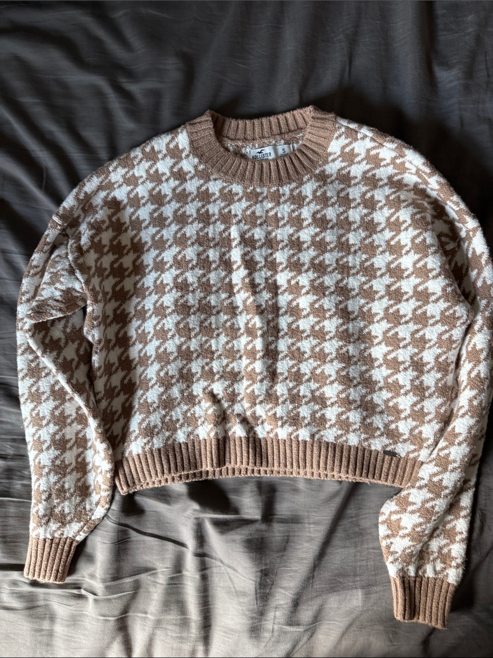 Hollister Houndstooth Crewneck Sweater in Cream & Brown